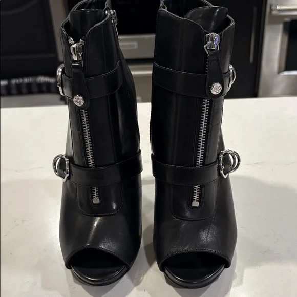 New Without Tag Guess Black Peep-Toe Heeled Boots 91/2 - Picture 3 of 9